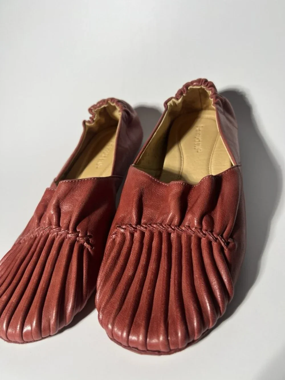 Chocolat Blu Women’s Flats 8.5 M Red Pleated Leather Round Toe Slip-On Shoes